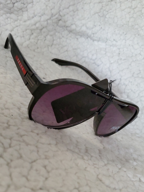 CC Boutique Other - Boutique Black Frame Sunglasses with Purple Lenses